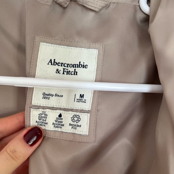 Abercrombie & Fitch neutral puffer jacket - Picture 4 of 8